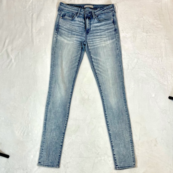 Abercrombie and Fitch light wash, skinny jeans - Picture 4 of 9